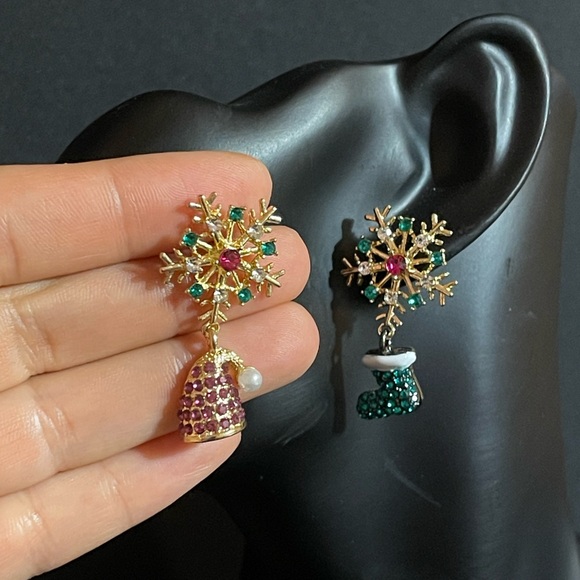 Snowflake Christmas Earrings - Rhinestone Luxury Crystal Drop Earrings - Picture 7 of 7